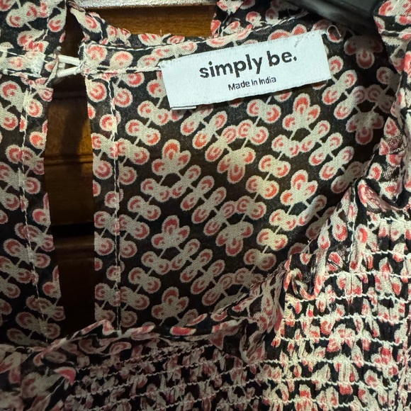 Simply Be tiered smock dress with zig zag chevron print 20 - Picture 4 of 5